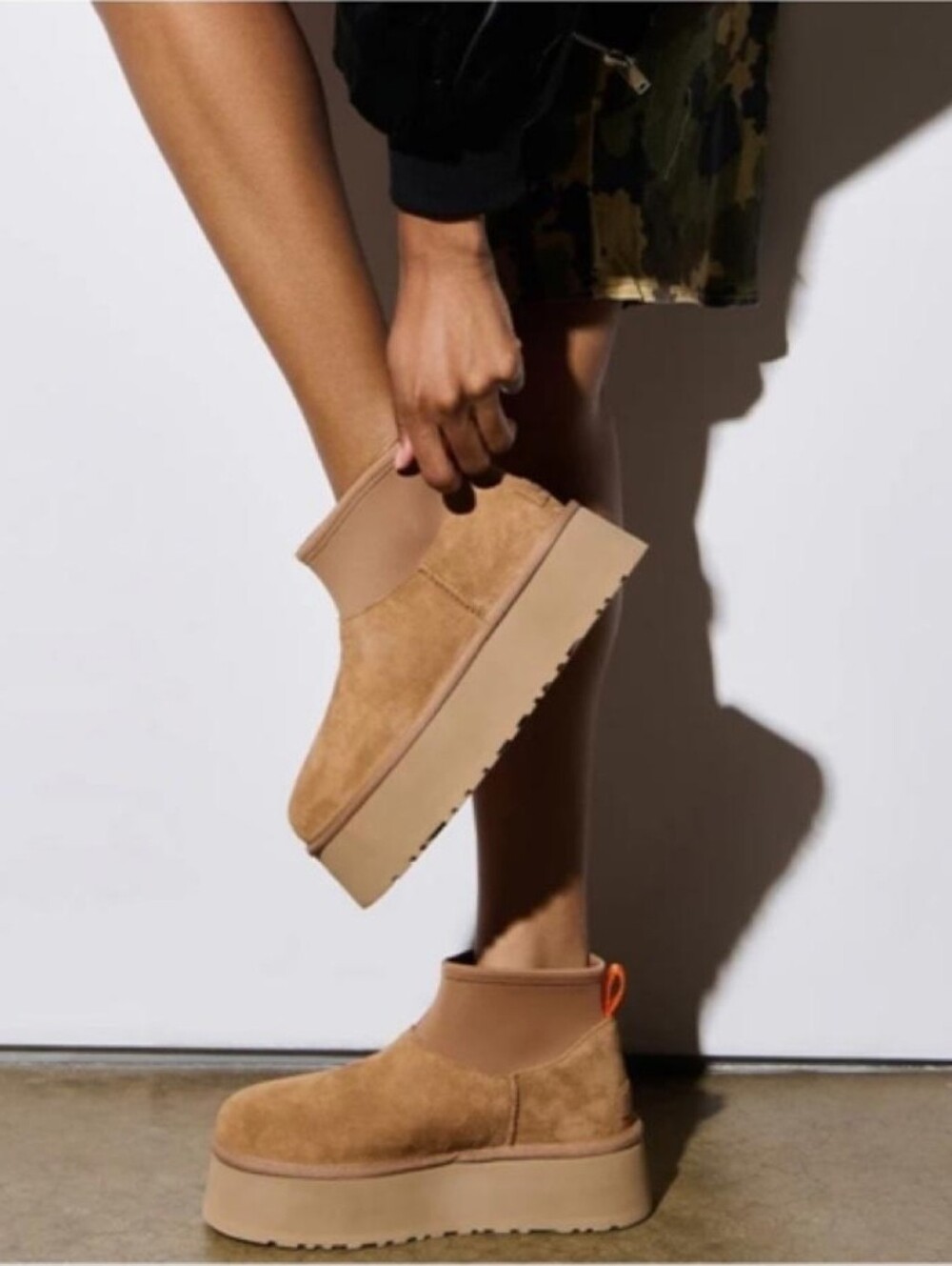 UGG Classic Mini Dipper Platform Boots Chestnut size 8